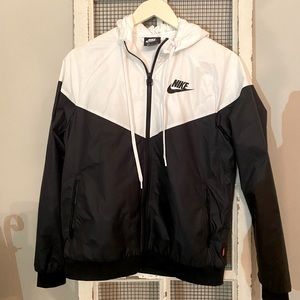 Nike Sportswear Windrunner (like new)